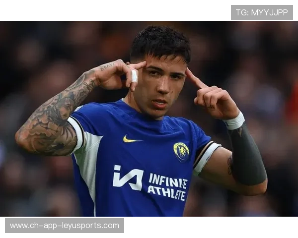 切尔西边路传中持续施压