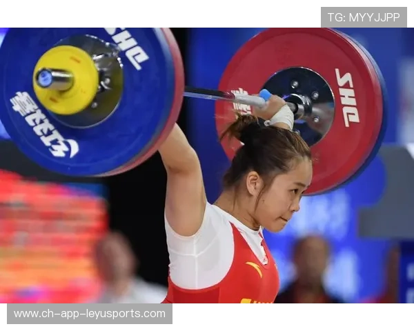 国际举重女子组推广安全举重入门课程，国际举重比赛视频