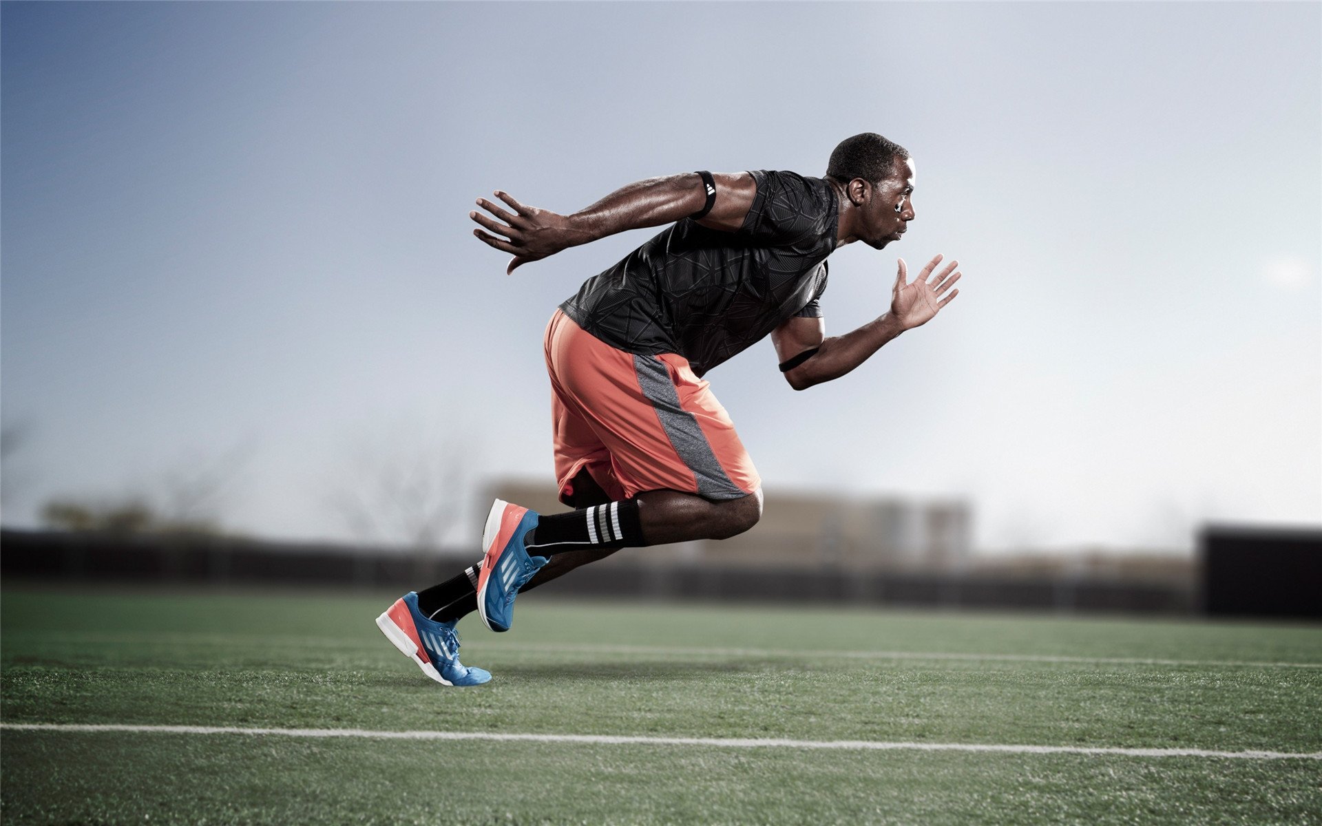 乐鱼体育app官网入口-49人的跑动真赏心悦目，每次冲球都带劲，运动员跑步冲刺视频